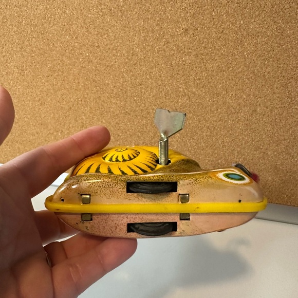 Vintage Schylling Key Wind-Up Colorful Tin Snail Toy With Original Box - Picture 7 of 9